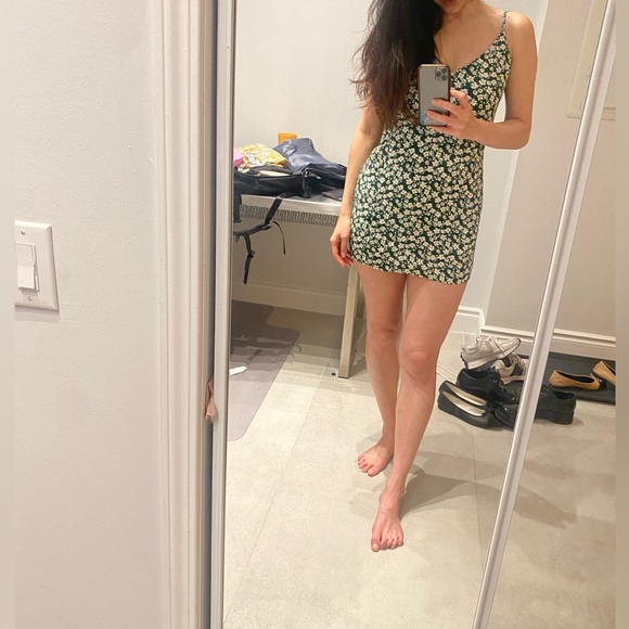 Reformation Ventura mini Dress in Cilantro Print - Picture 3 of 4